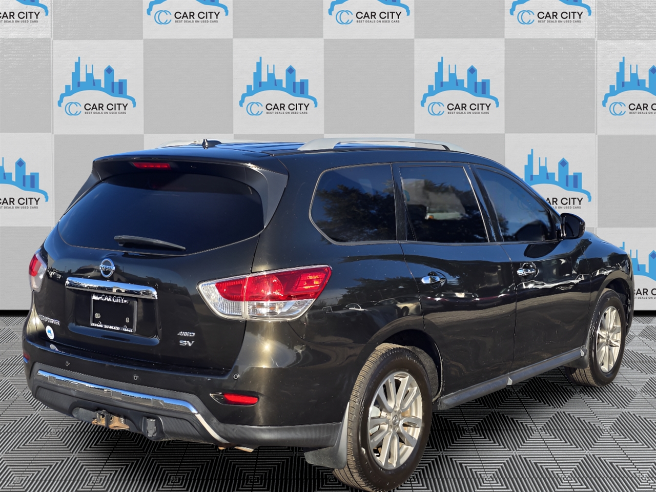 Nissan Pathfinder SV 4WD 2015