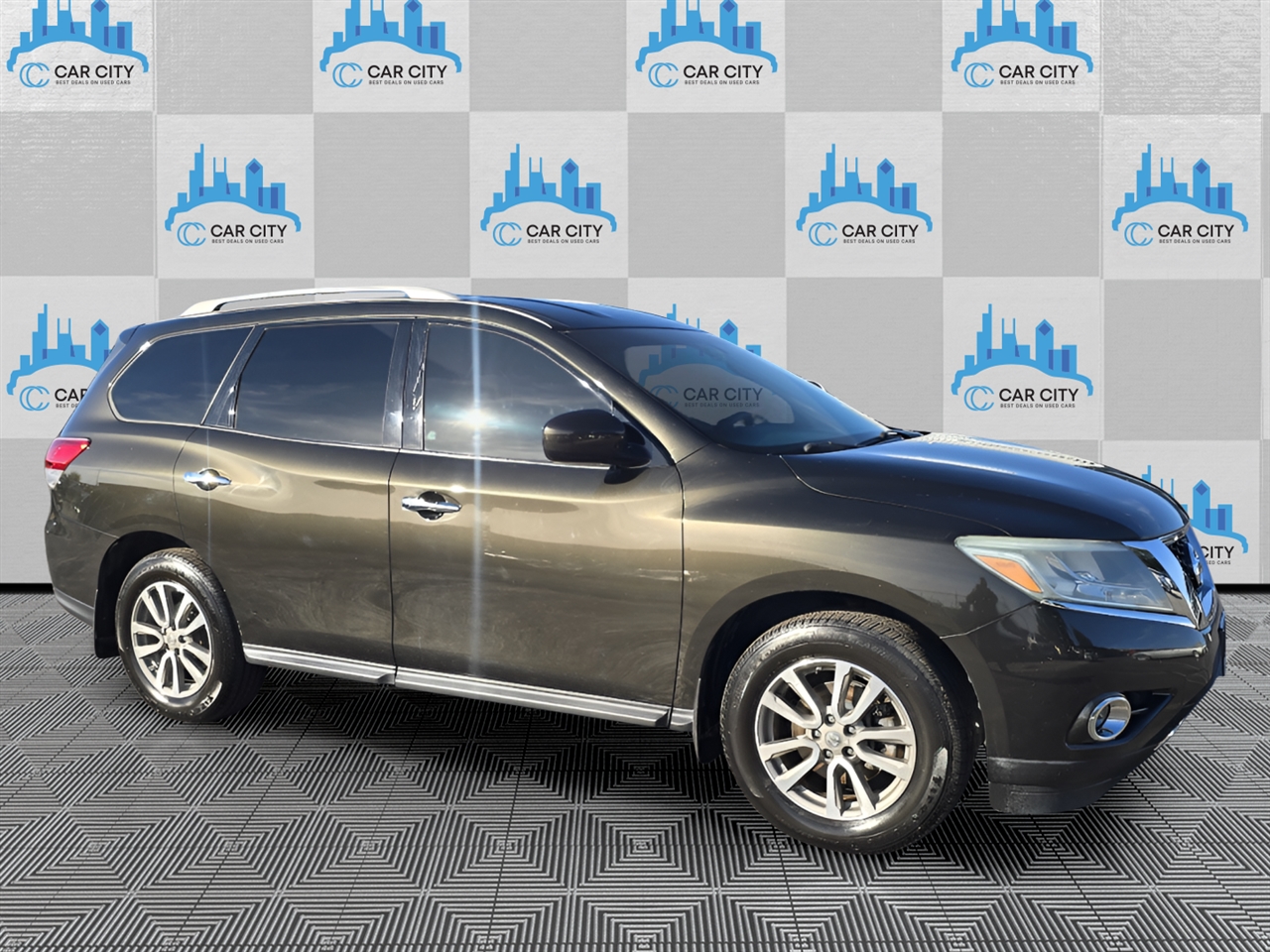 Nissan Pathfinder SV 4WD 2015