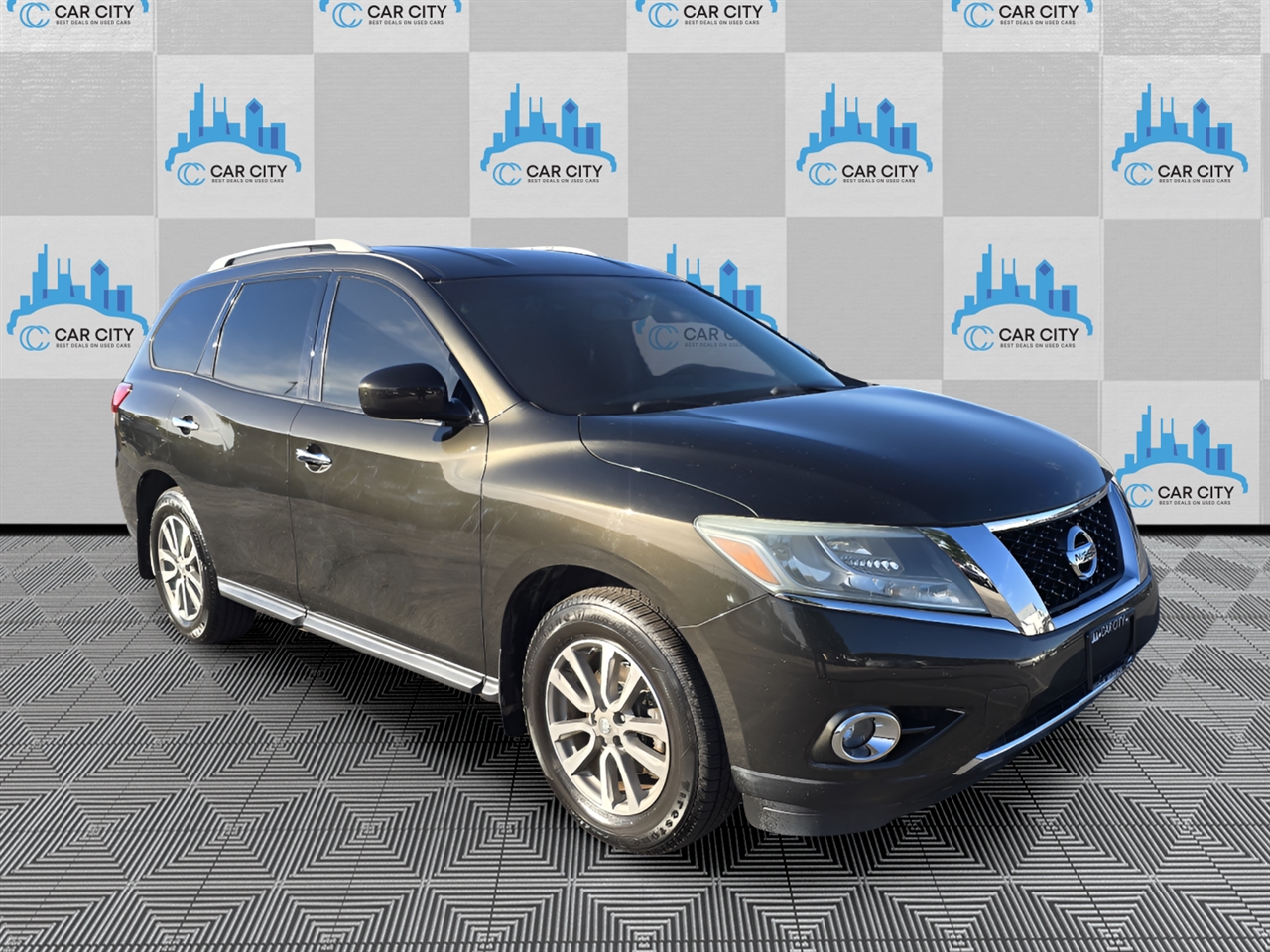 Nissan Pathfinder SV 4WD 2015