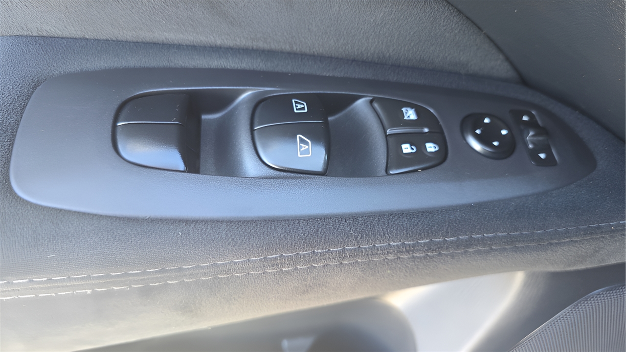 Nissan Pathfinder SV 4WD 2015