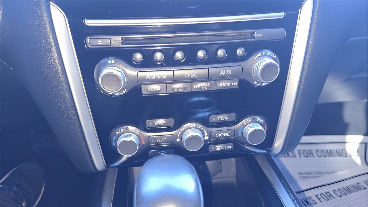 Nissan Pathfinder SV 4WD 2015