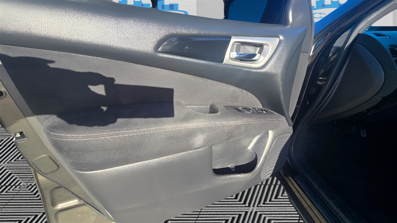 Nissan Pathfinder SV 4WD 2015