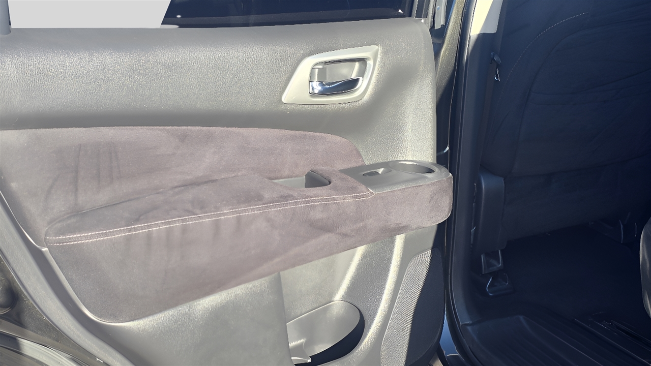 Nissan Pathfinder SV 4WD 2015