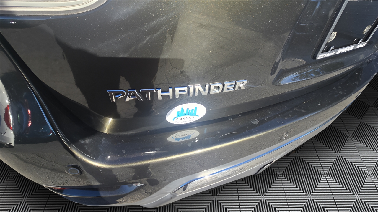 Nissan Pathfinder SV 4WD 2015