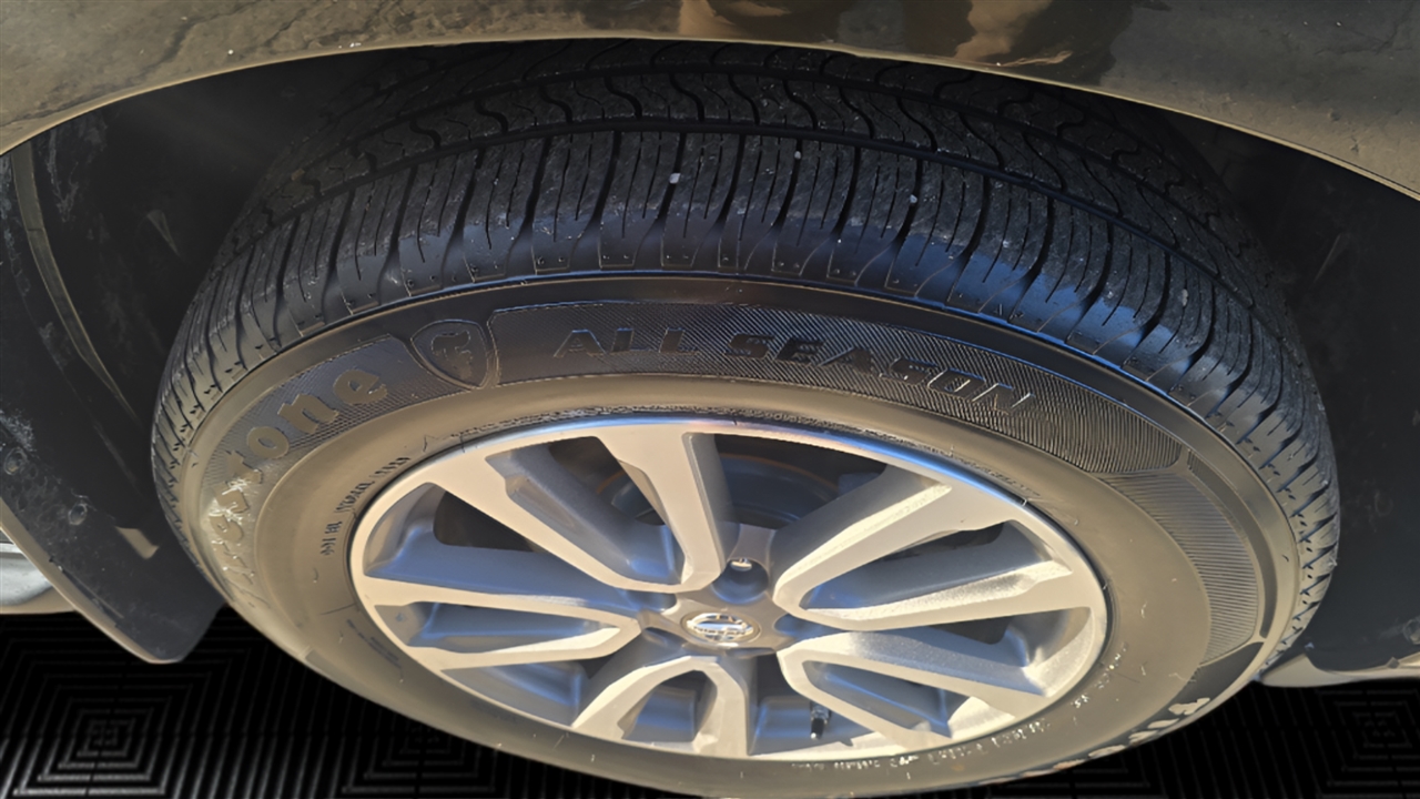 Nissan Pathfinder SV 4WD 2015