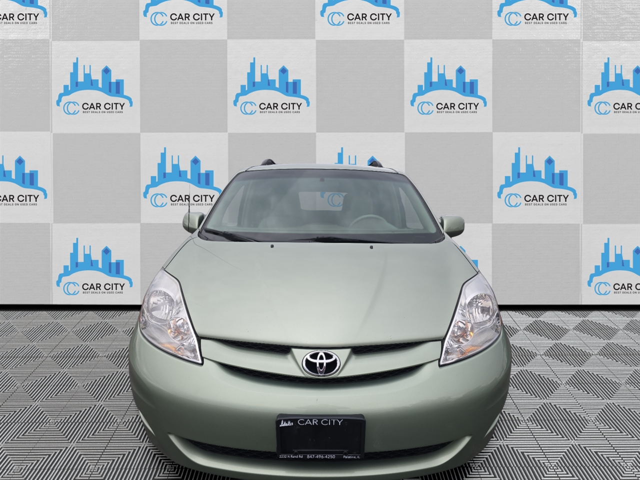 Toyota Sienna XLE FWD 2010