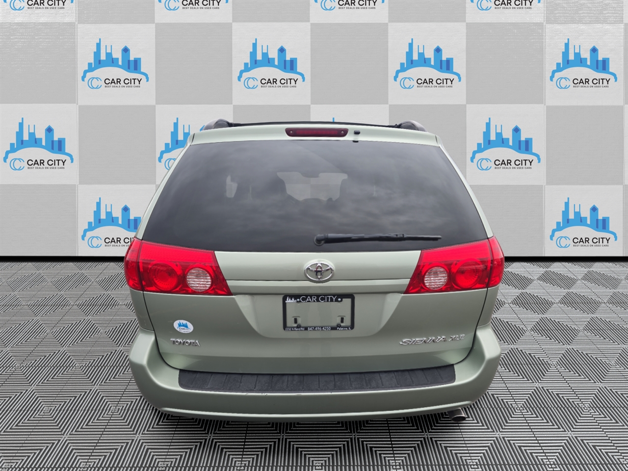 Toyota Sienna XLE FWD 2010