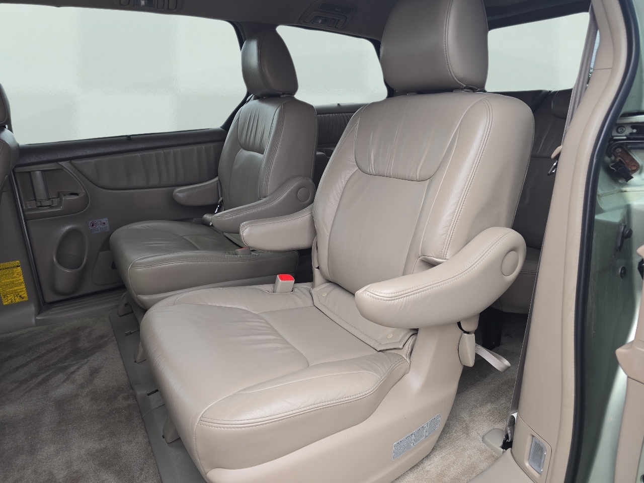 Toyota Sienna XLE FWD 2010