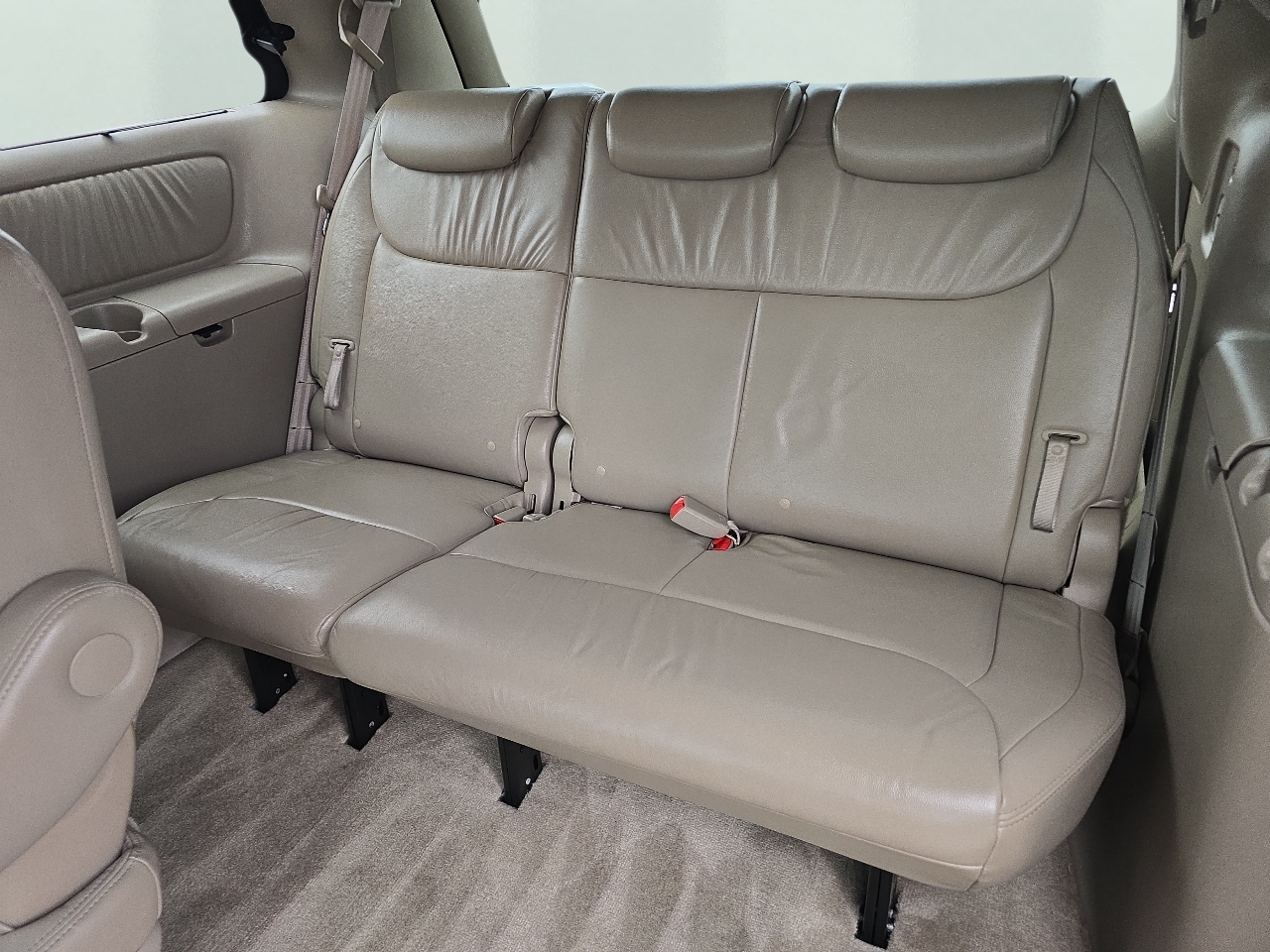 Toyota Sienna XLE FWD 2010