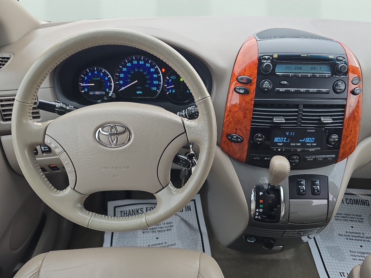 Toyota Sienna XLE FWD 2010