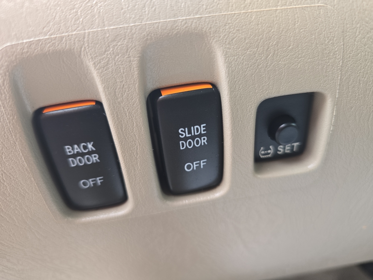 Toyota Sienna XLE FWD 2010