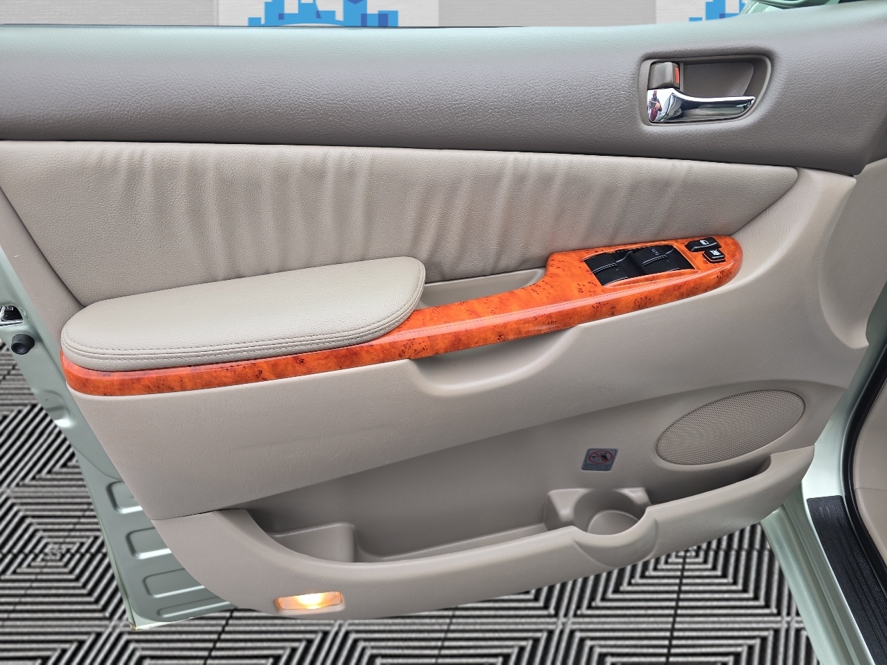 Toyota Sienna XLE FWD 2010