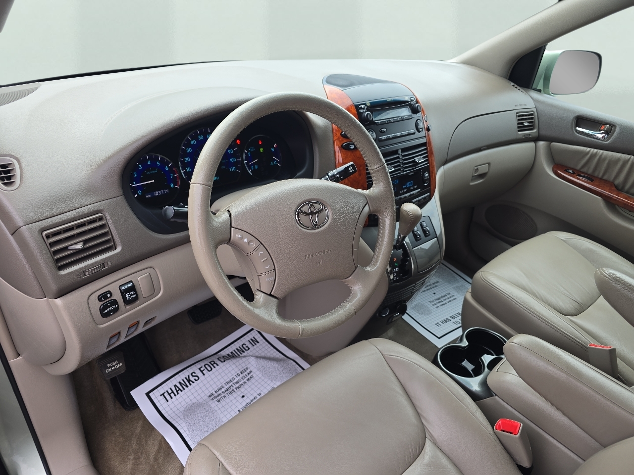 Toyota Sienna XLE FWD 2010