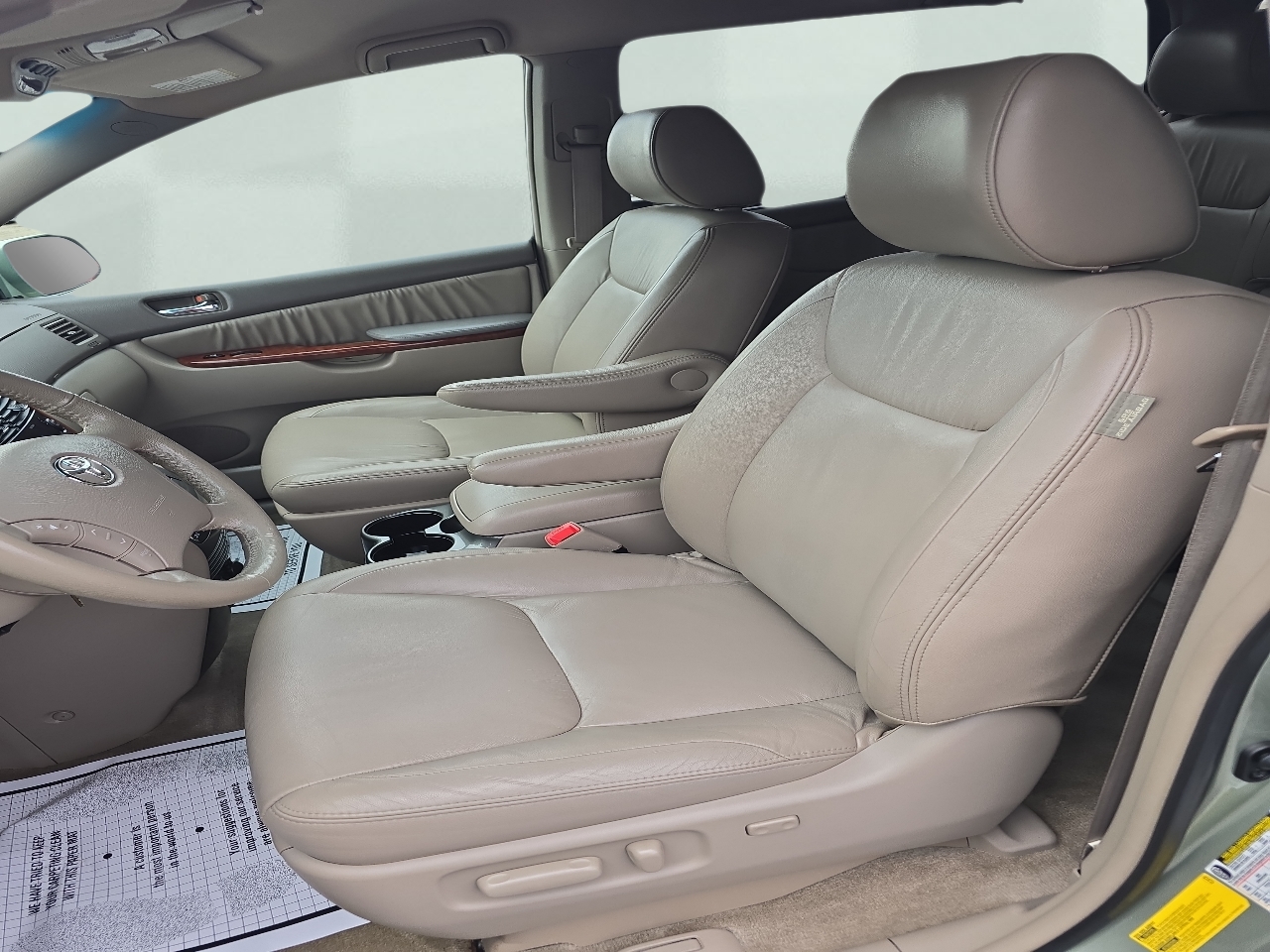 Toyota Sienna XLE FWD 2010