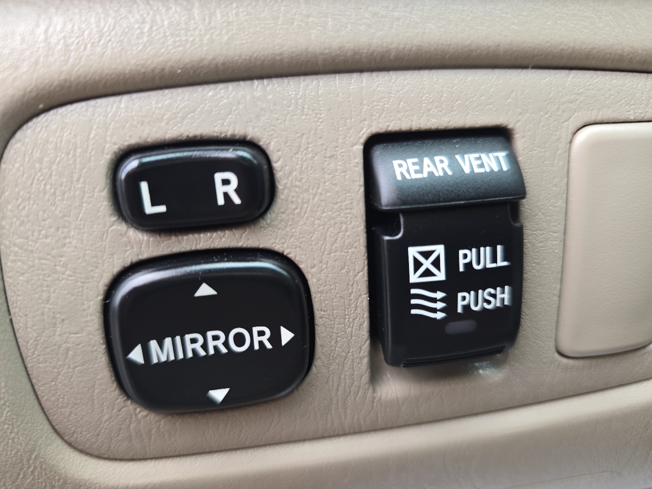 Toyota Sienna XLE FWD 2010