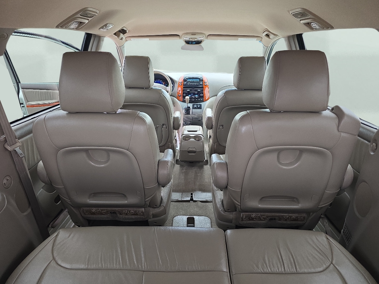 Toyota Sienna XLE FWD 2010