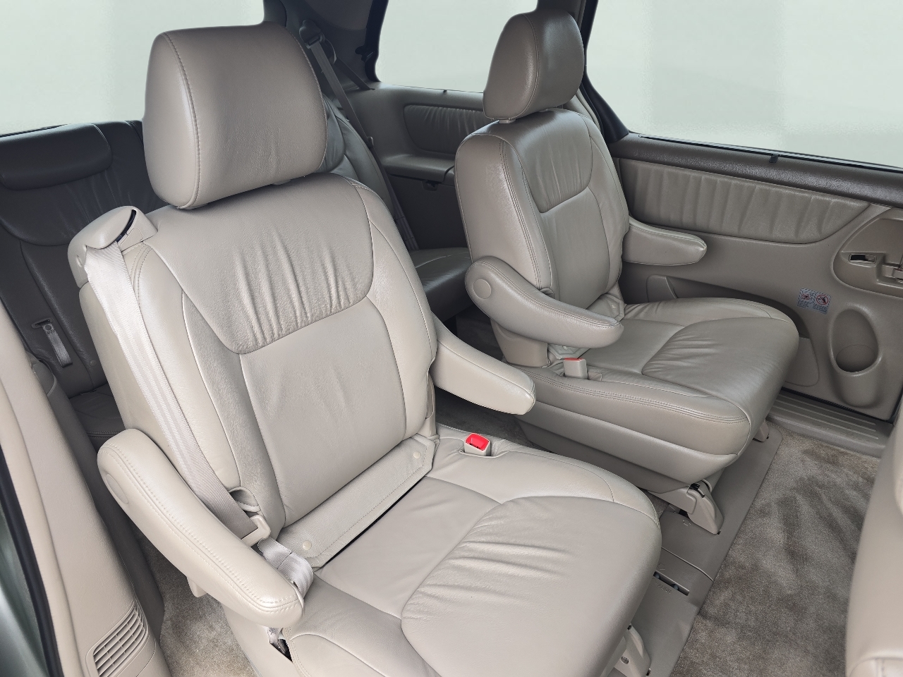 Toyota Sienna XLE FWD 2010