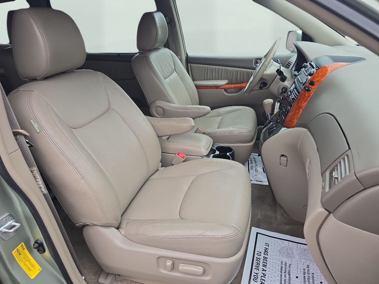 Toyota Sienna XLE FWD 2010