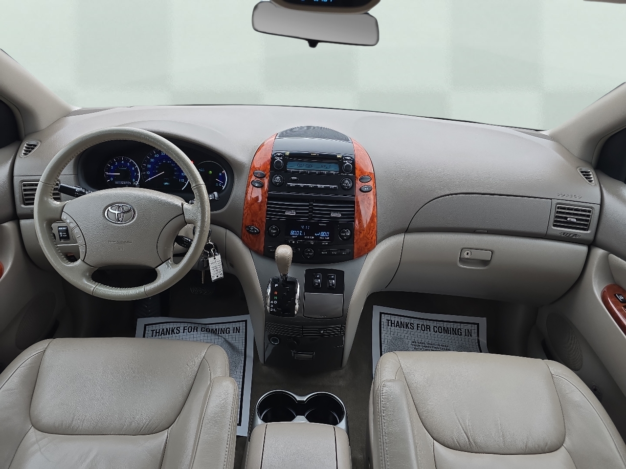 Toyota Sienna XLE FWD 2010