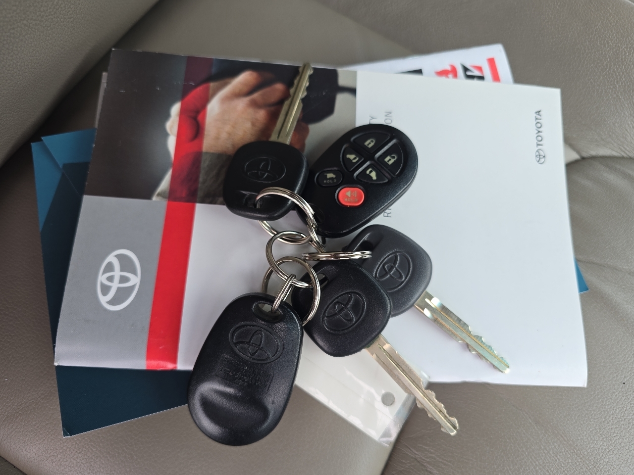 Toyota Sienna XLE FWD 2010