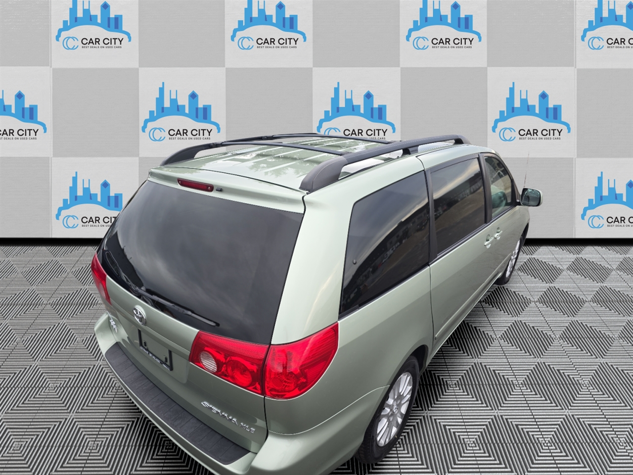 Toyota Sienna XLE FWD 2010
