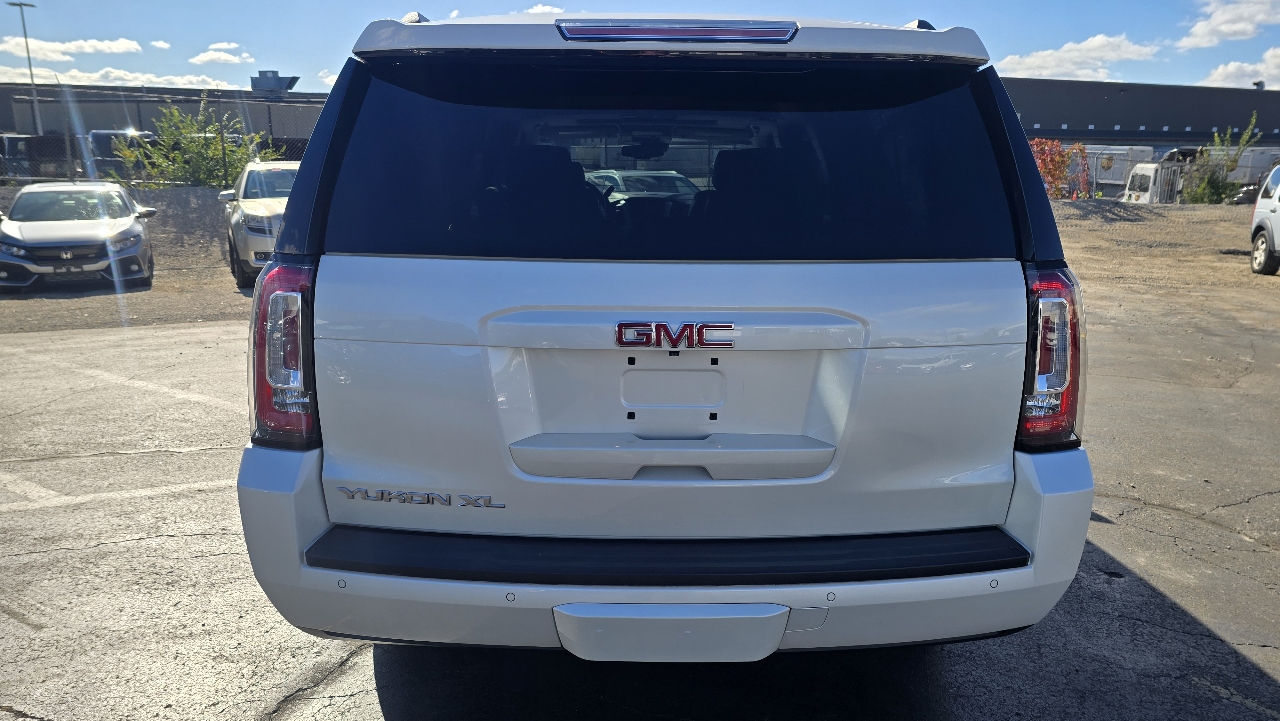 GMC Yukon XL SLT 1/2 Ton 4WD 2015
