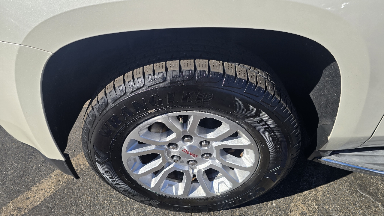 GMC Yukon XL SLT 1/2 Ton 4WD 2015