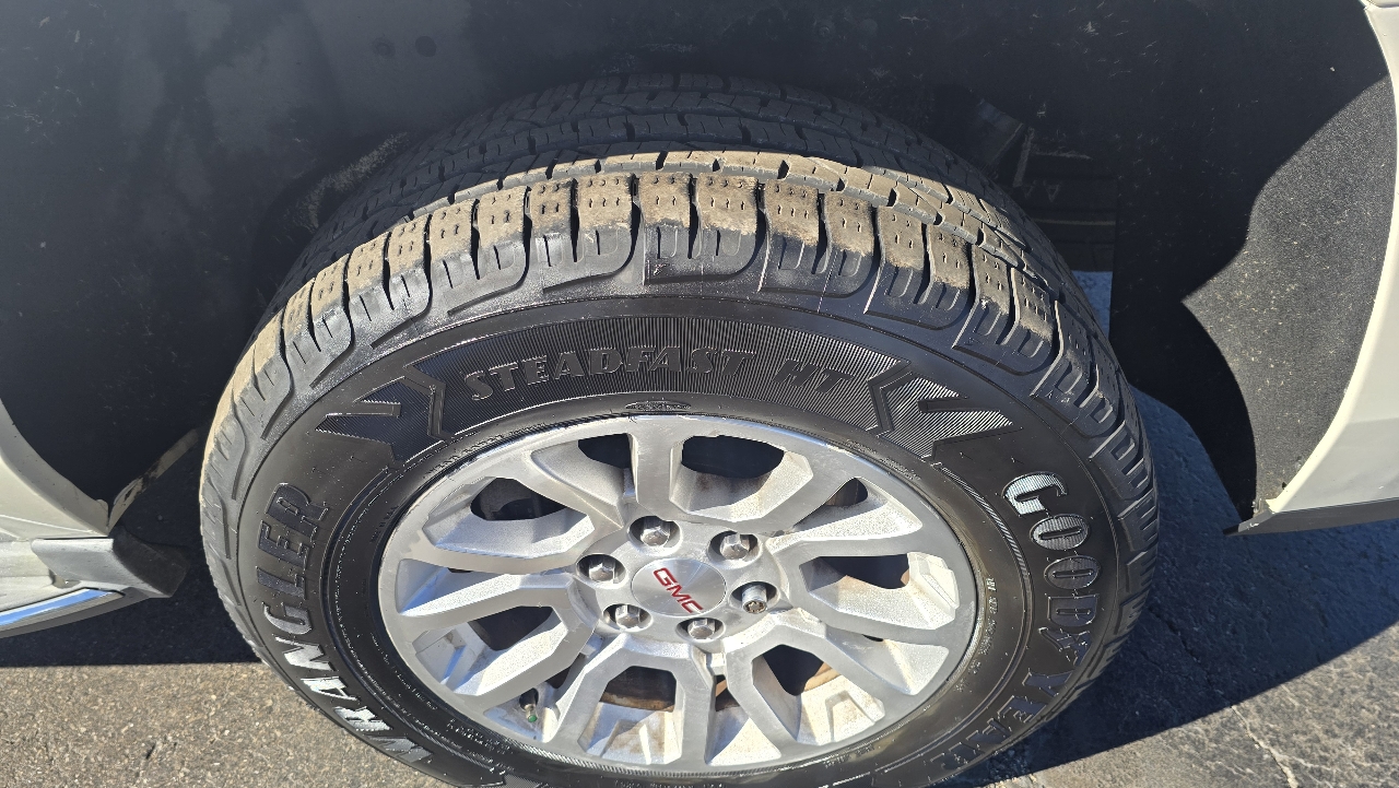 GMC Yukon XL SLT 1/2 Ton 4WD 2015