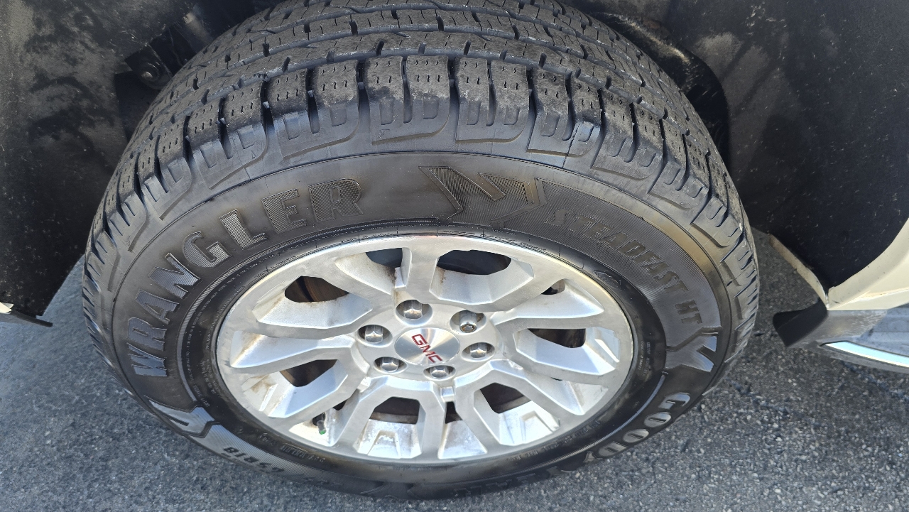 GMC Yukon XL SLT 1/2 Ton 4WD 2015