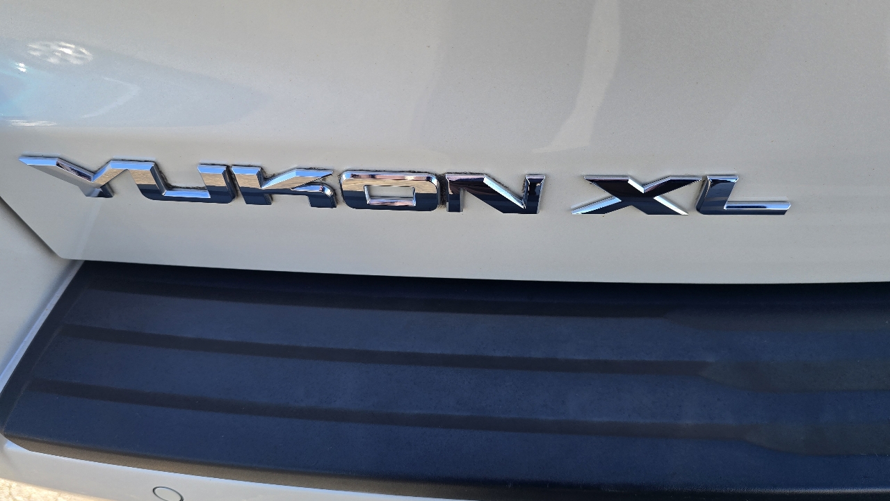 GMC Yukon XL SLT 1/2 Ton 4WD 2015