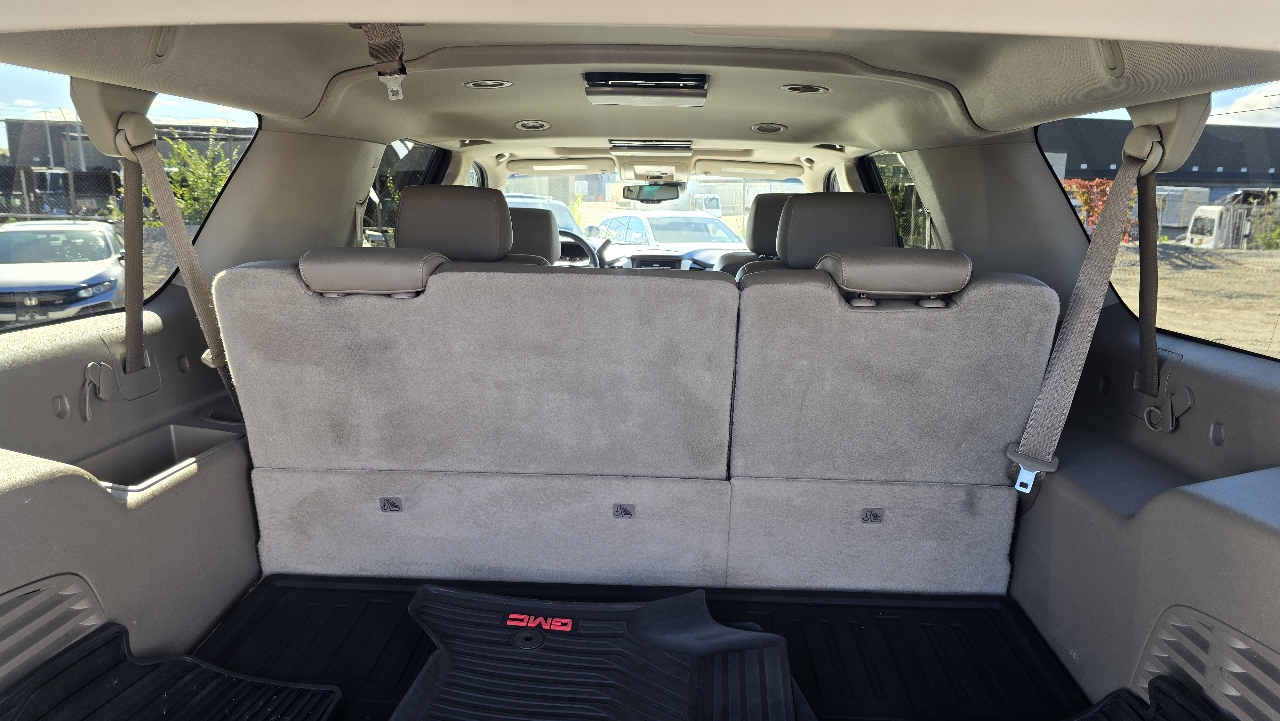 GMC Yukon XL SLT 1/2 Ton 4WD 2015