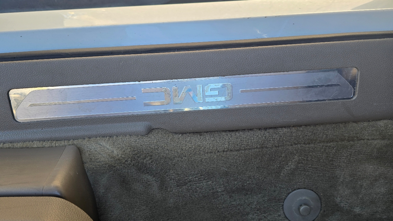 GMC Yukon XL SLT 1/2 Ton 4WD 2015