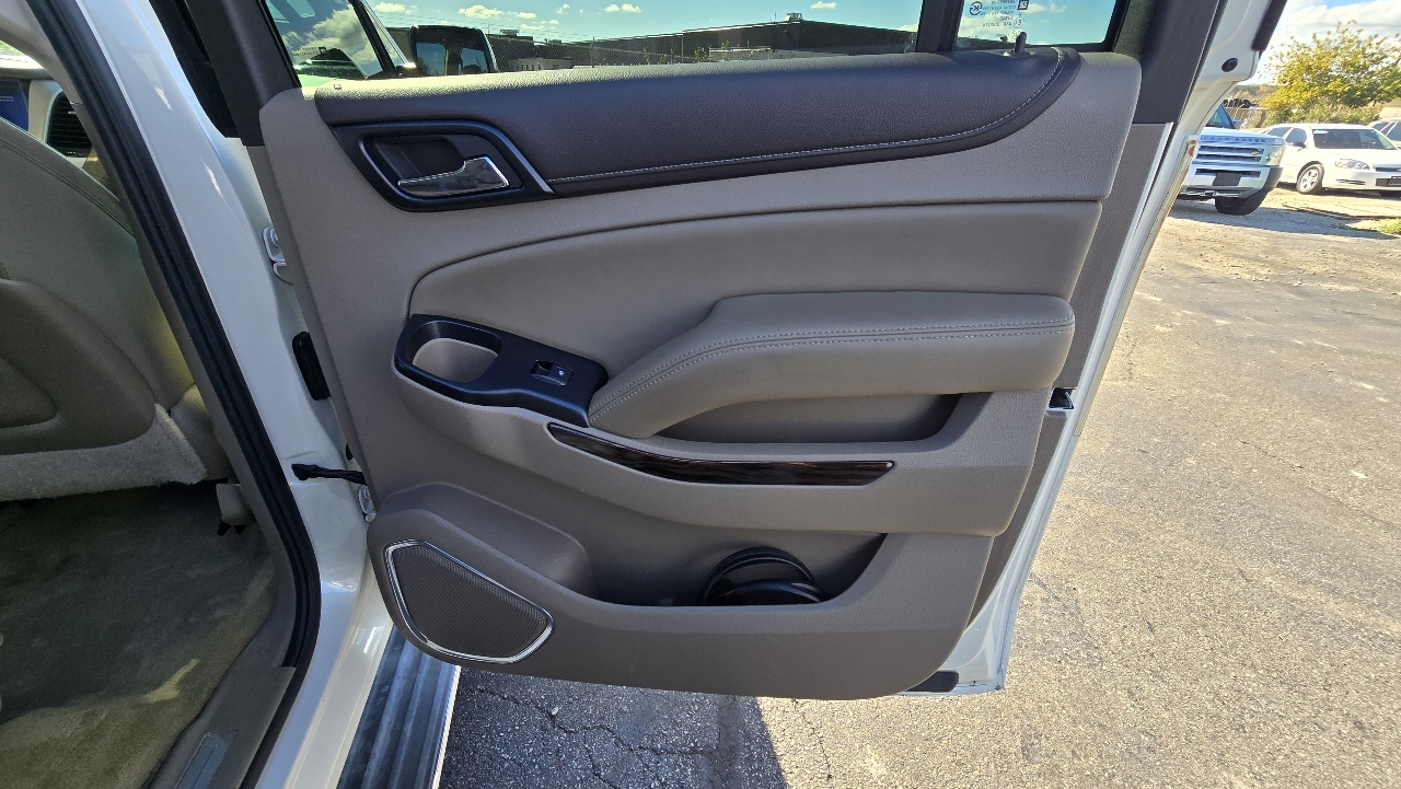 GMC Yukon XL SLT 1/2 Ton 4WD 2015