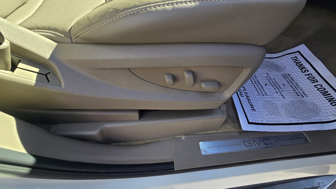 GMC Yukon XL SLT 1/2 Ton 4WD 2015