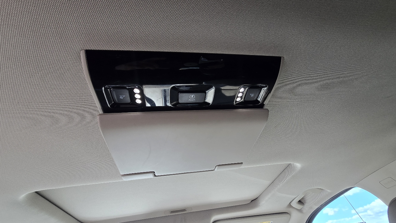 GMC Yukon XL SLT 1/2 Ton 4WD 2015