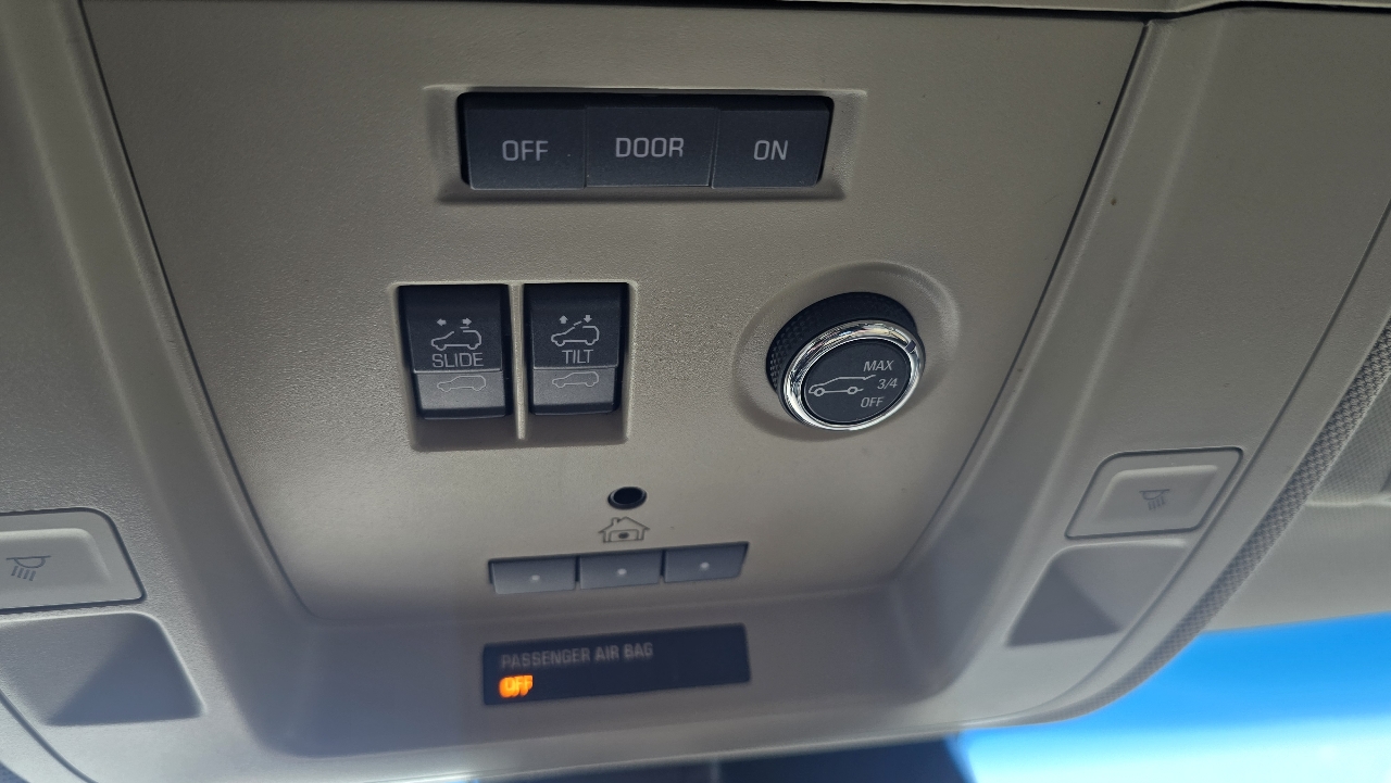 GMC Yukon XL SLT 1/2 Ton 4WD 2015