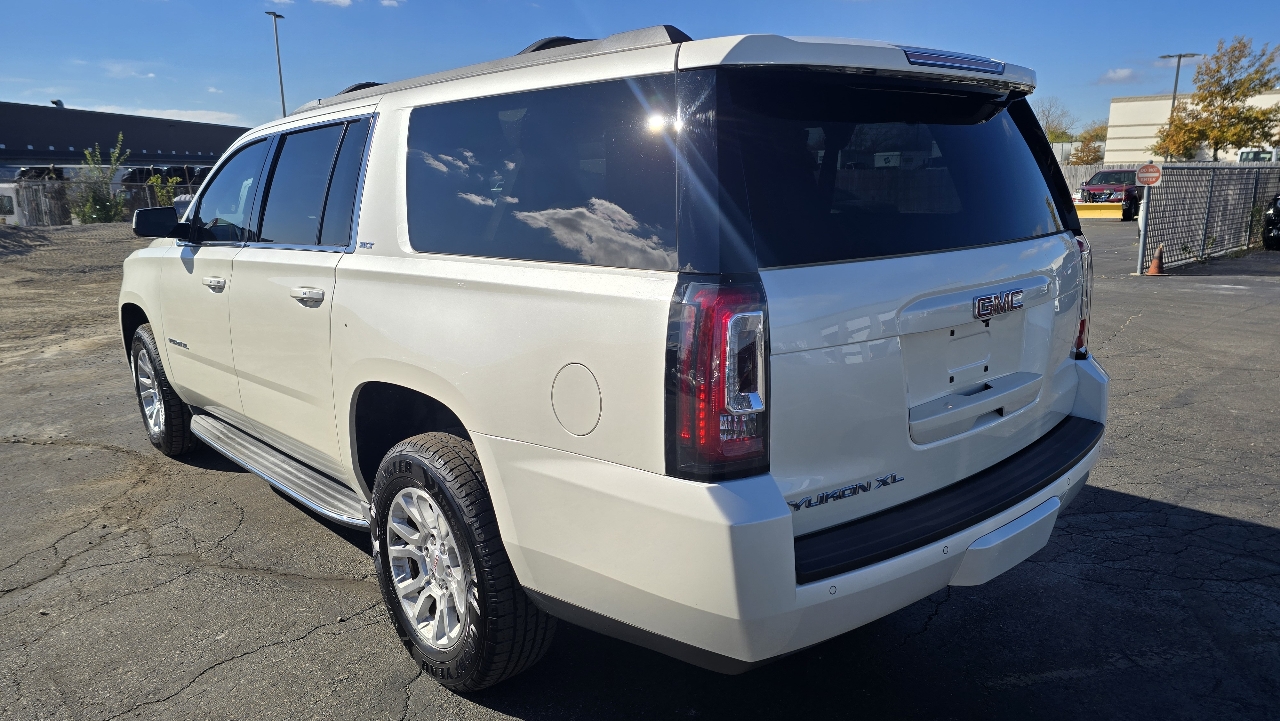 GMC Yukon XL SLT 1/2 Ton 4WD 2015