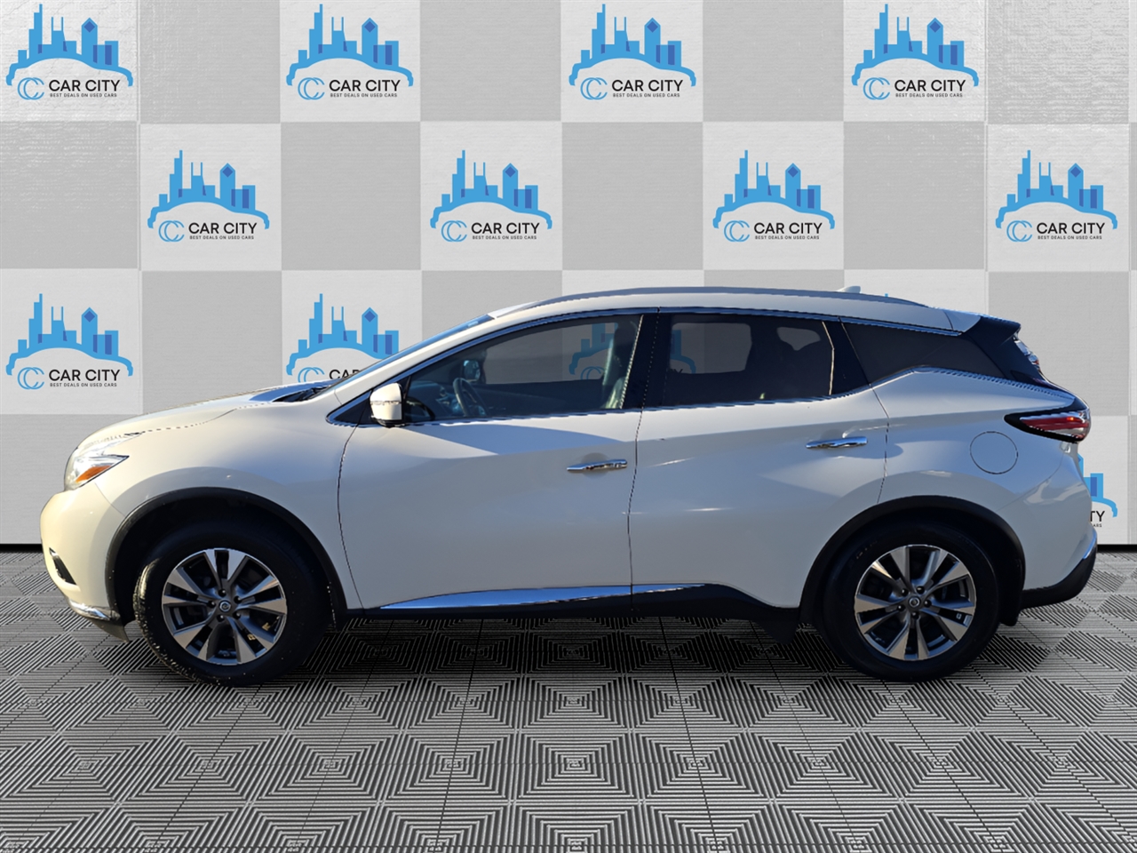 2017 Nissan Murano Platinum photo 2