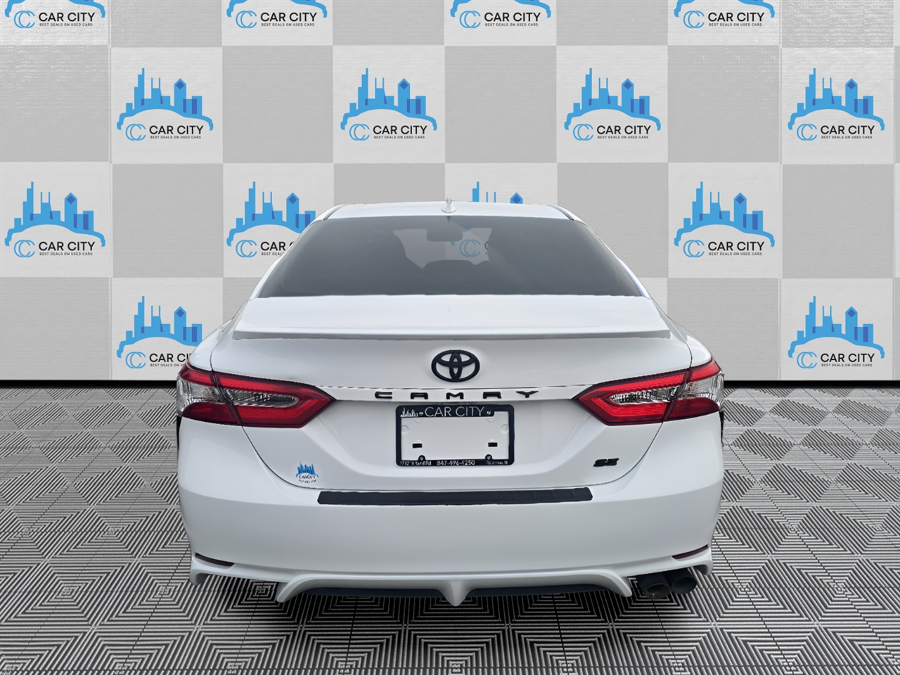 Toyota Camry SE 2020