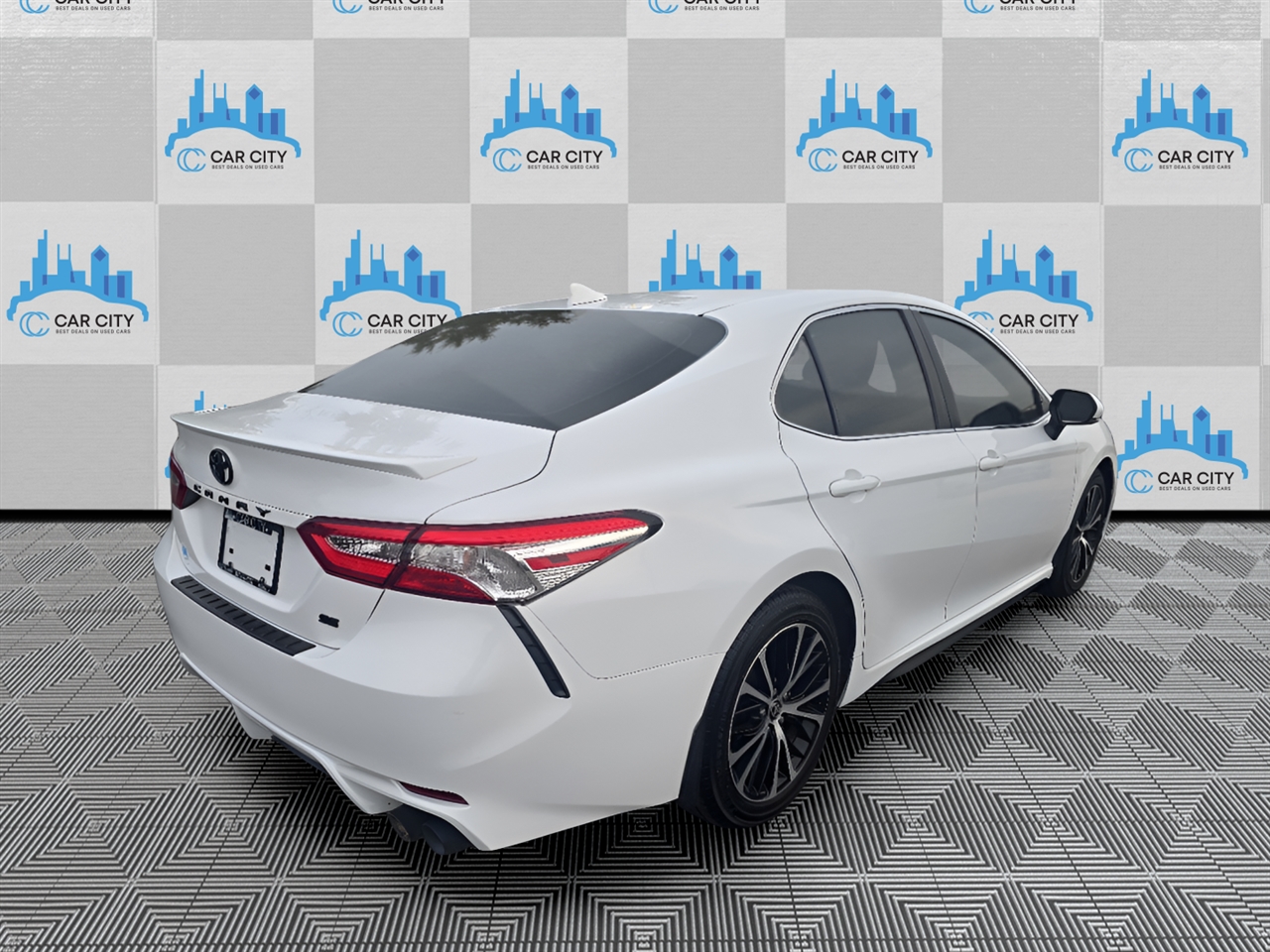 Toyota Camry SE 2020