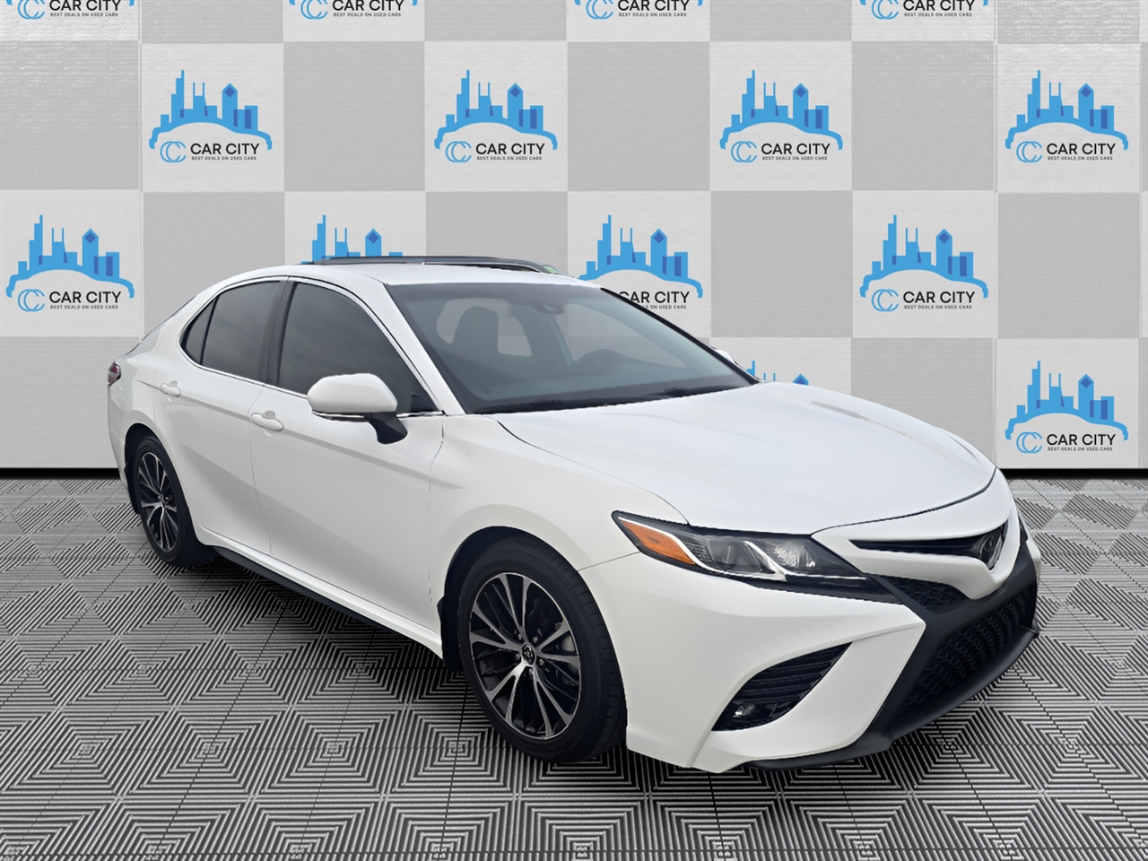 Toyota Camry SE 2020