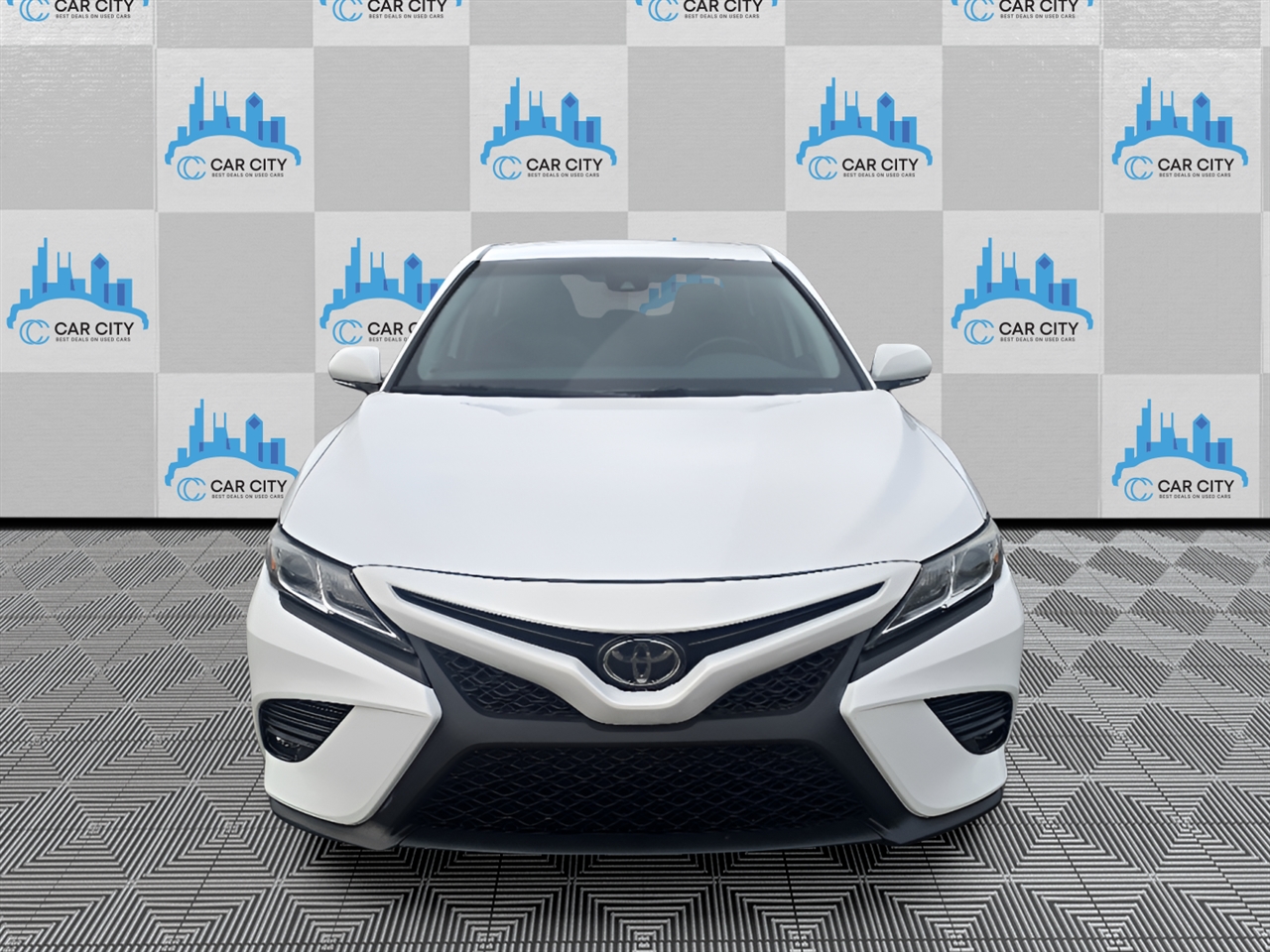 Toyota Camry SE 2020