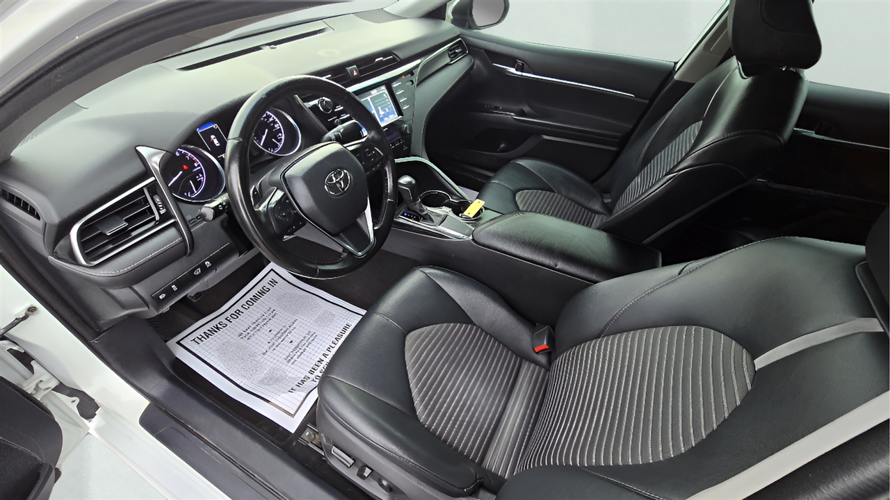 Toyota Camry SE 2020