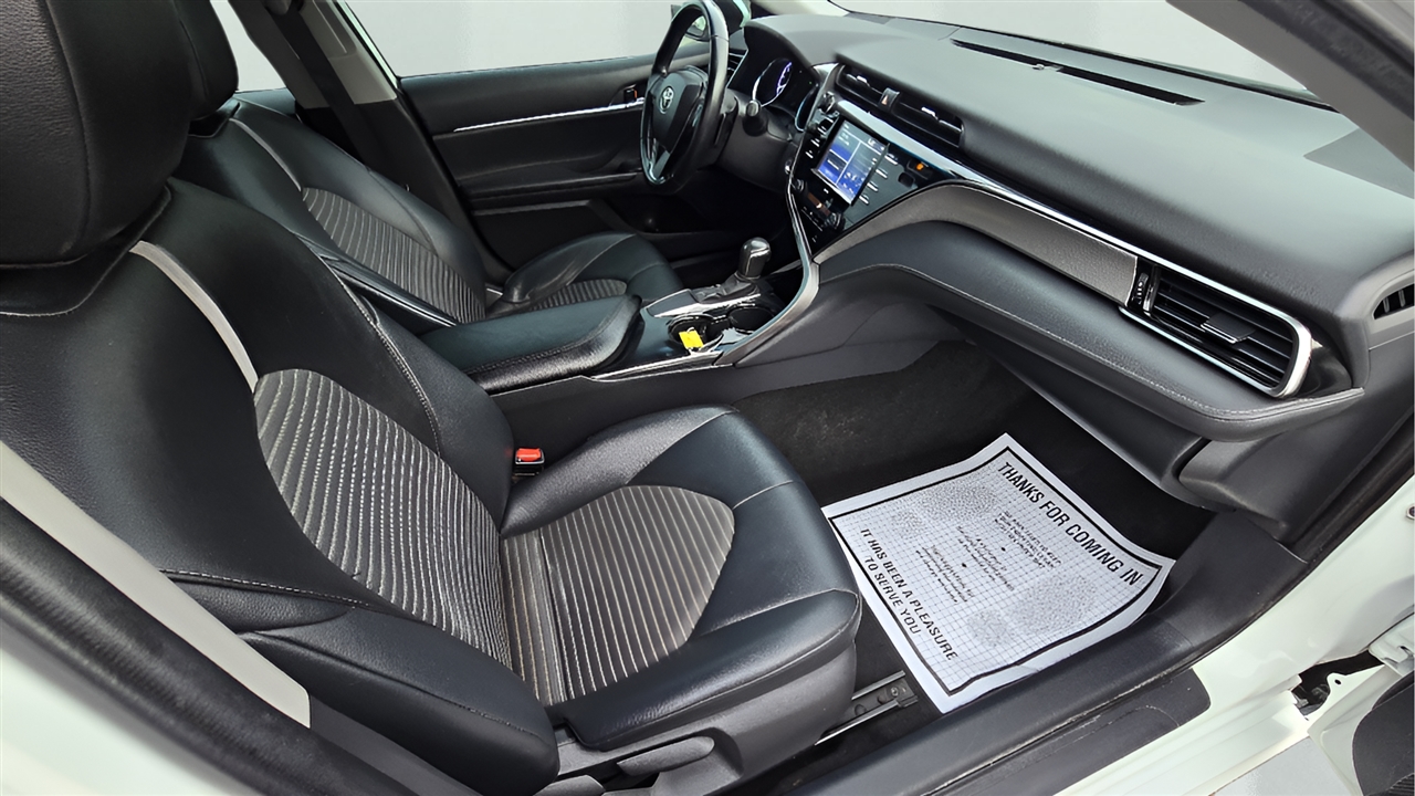 Toyota Camry SE 2020