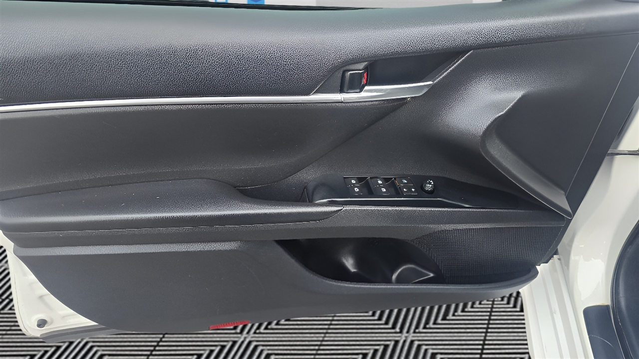 Toyota Camry SE 2020