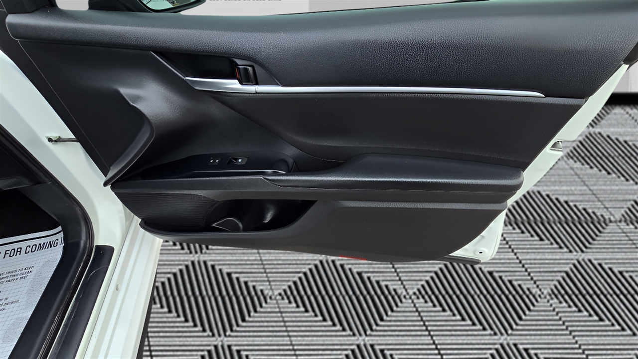 Toyota Camry SE 2020