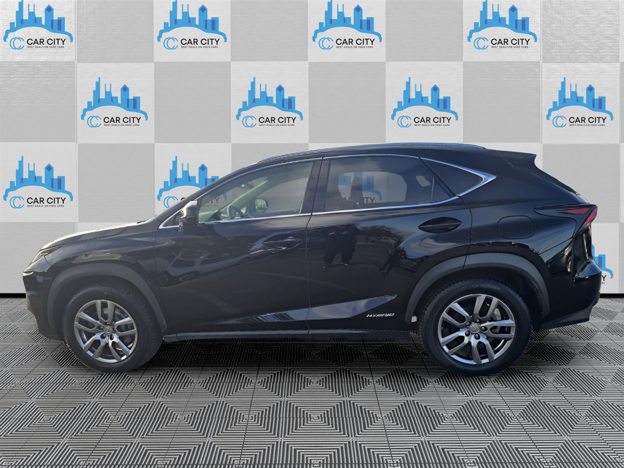 2016 Lexus NX 300h AWD photo 3
