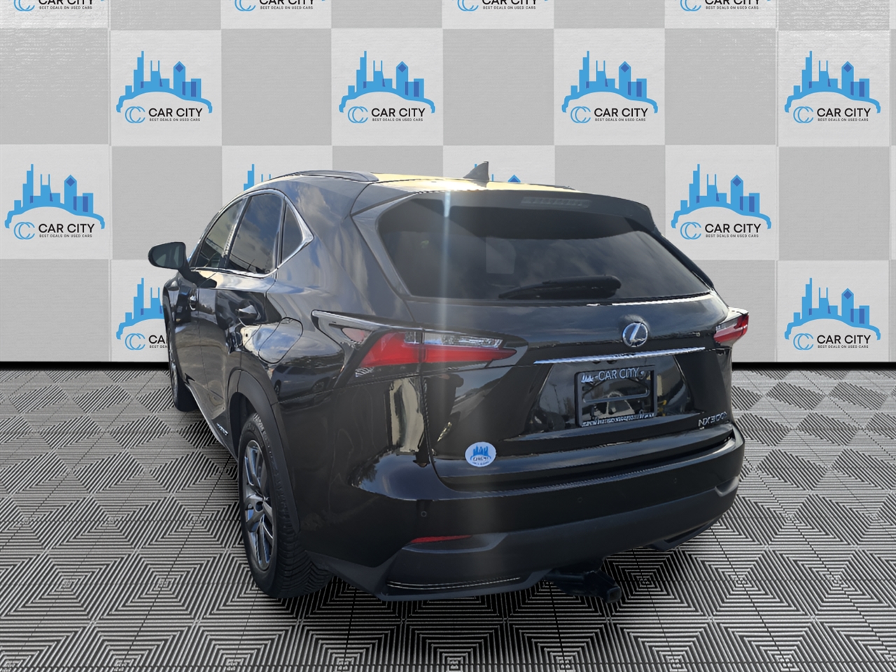 2016 Lexus NX 300h AWD photo 4