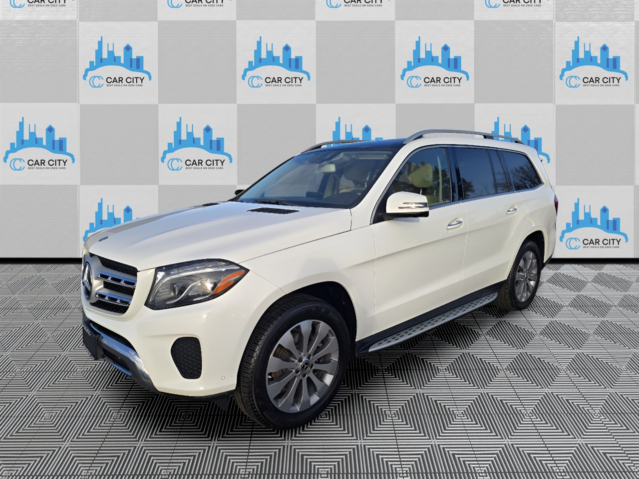2018 Mercedes Benz GLS 450 4MATIC photo 2