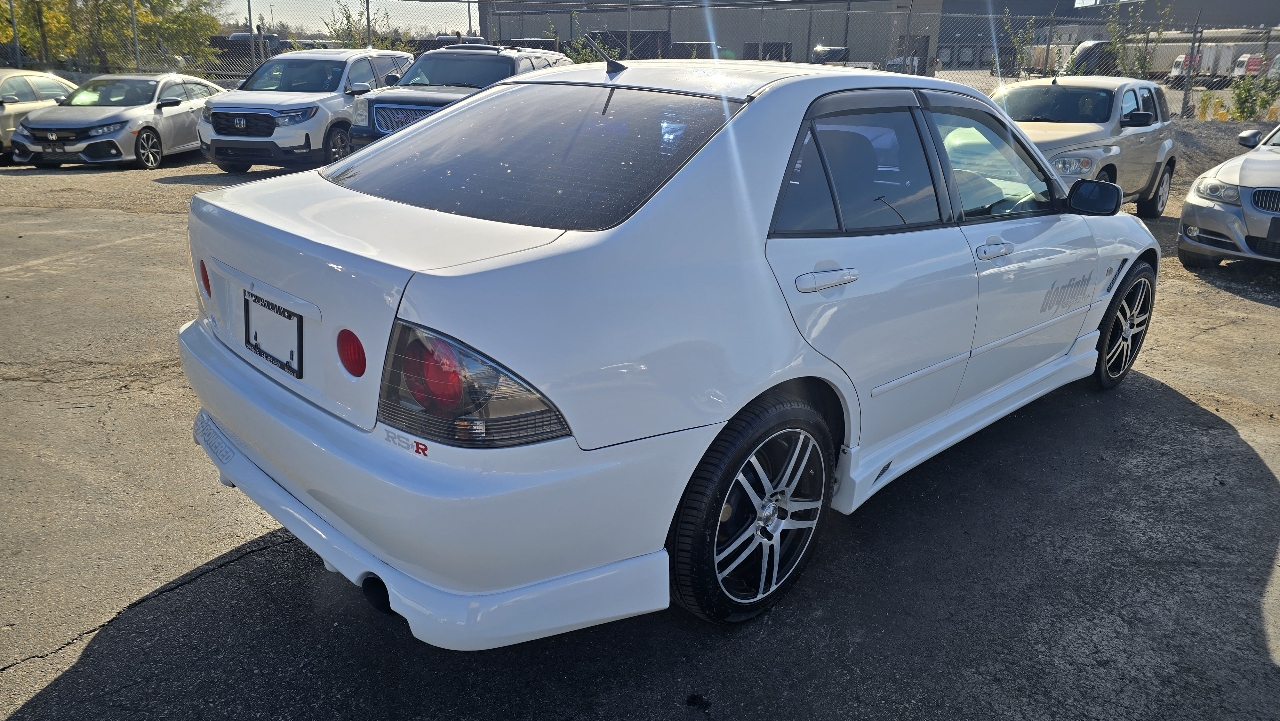 Toyota Altezza  2000